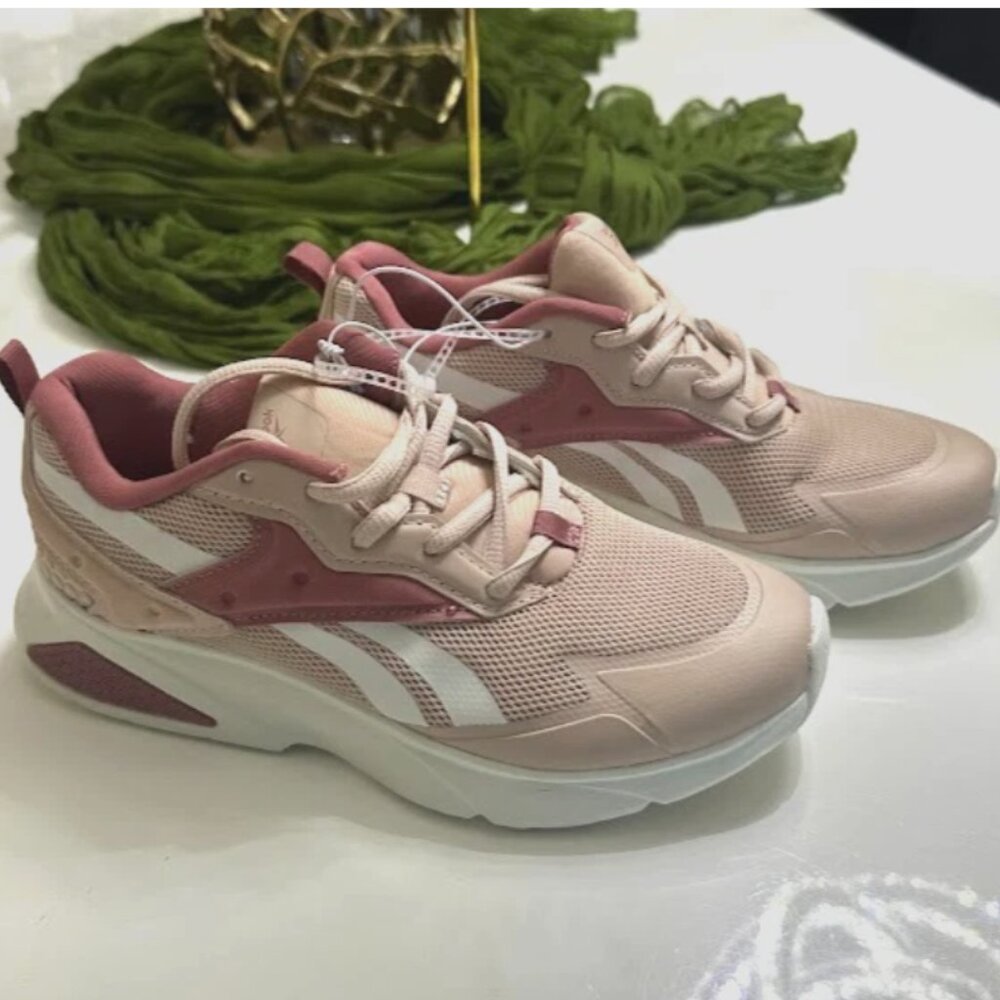 Reebok Comfort Walk Shoes – Soft Blush Sport Sneakers with Modern Design Size: 4
